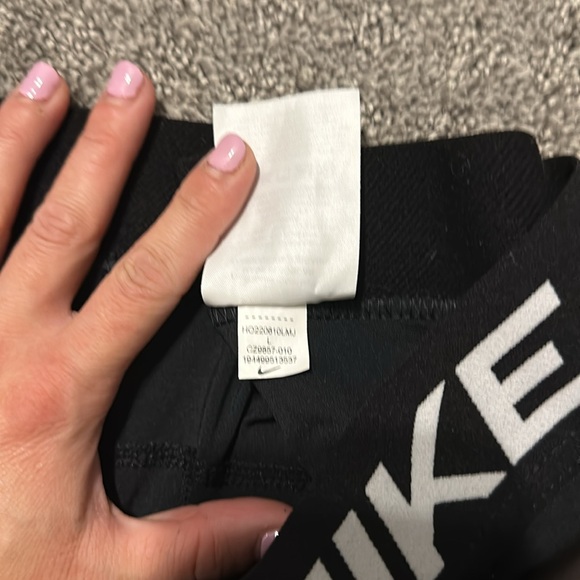 Nike spandex shorts - Picture 2 of 2